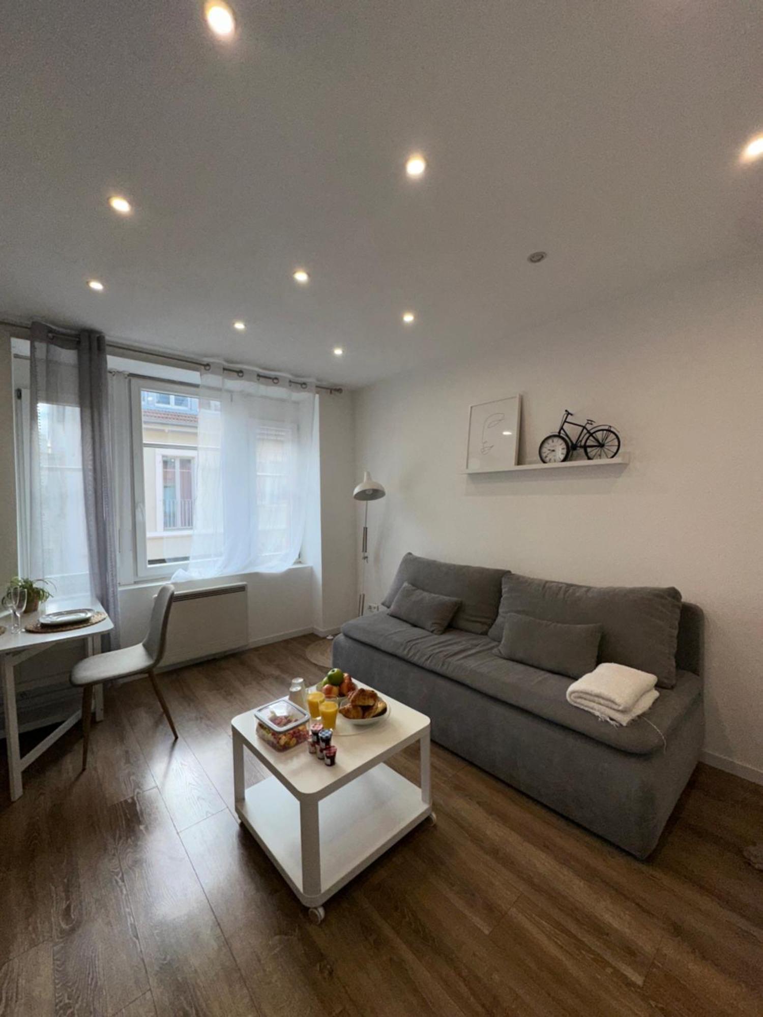 #2 Très Beau T3 1er étage Confort, Neuf, Centre Apartamento